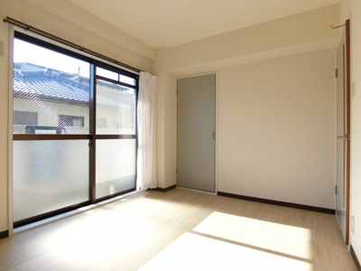 【洋室】 | プルミエール春日丘