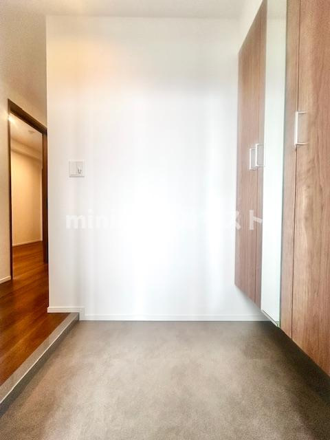 ロイジェント玉川の玄関