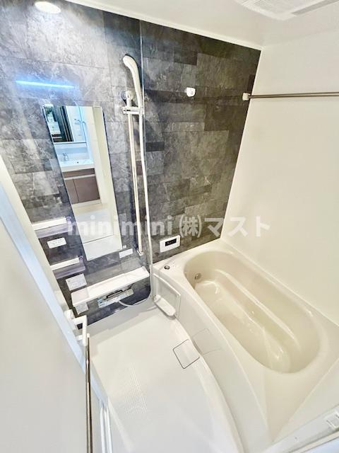 ロイジェント玉川の浴室