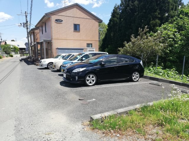 千富館　西館の駐車場