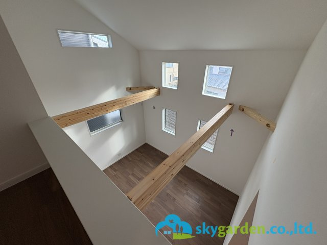 茅ヶ崎市香川5丁目　新築戸建　全11棟8号棟の内装|ロフトから見たリビング