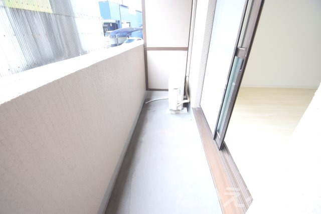 【バルコニー】 | 外からの目が気にならないバルコニーで洗濯物が干せます