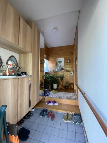 呉市東塩屋町152戸建ての玄関