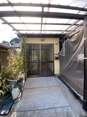 呉市東塩屋町152戸建てのエントランス