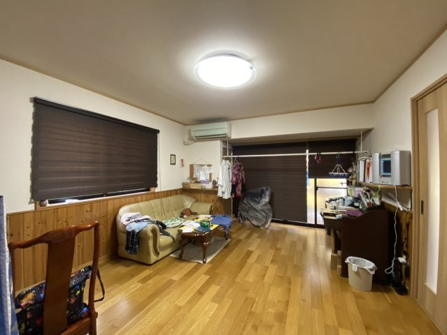 呉市東塩屋町の中古一戸建の居間・リビング