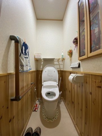 呉市東塩屋町の中古一戸建のトイレ