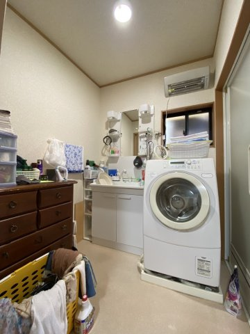 呉市東塩屋町の中古一戸建の独立洗面台