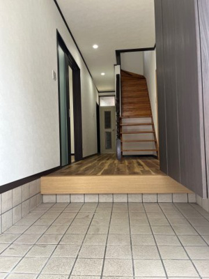 【玄関】 | 枚方市香里ケ丘１１丁目【中古戸建て】