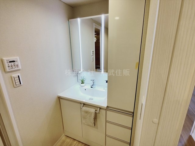 【独立洗面台】 | コスモ志木ホワイトコート | 独立洗面台で身支度をすべて済ませてしまいましょう