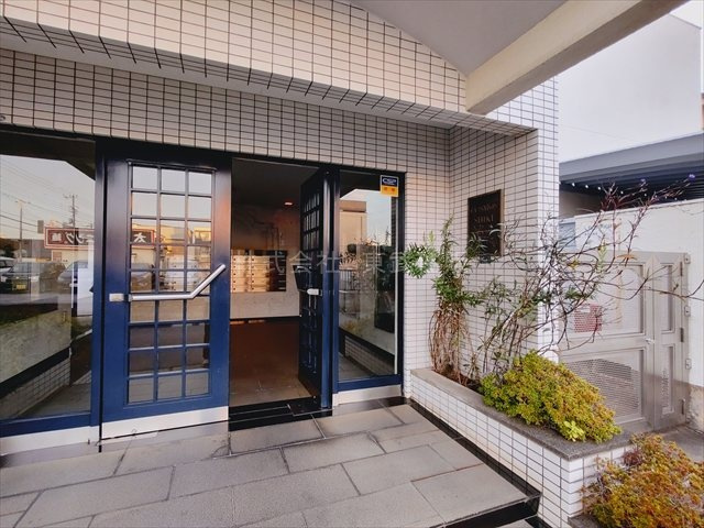 【エントランス】 | コスモ志木ホワイトコート | 落ち着いたエントランスです