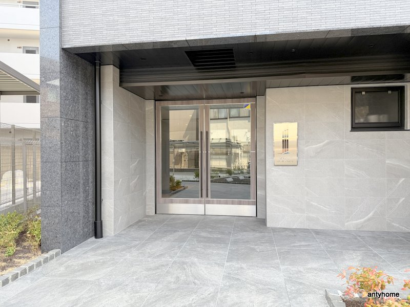 アドバンス大阪ビヤン　仲介手数料無料のエントランス