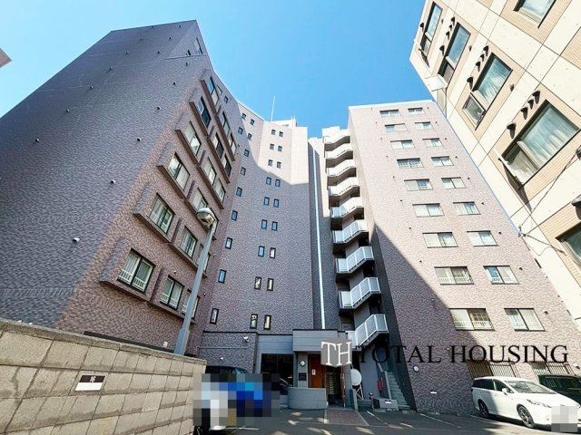 【外観】 | ガーデンヒルズ　ラ・モード白石ステーション | 流行に左右されず、将来にわたって価値が継続する「上質」な佇まい。おしゃれな雰囲気や自然の潤い、親しみやすさといった暮らしを豊かにしてくれる住空間です。