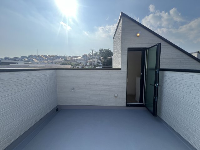 外観見た目も大事です！【鶴見区北寺尾7丁目】新築戸建のバルコニー|バルコニーがあります