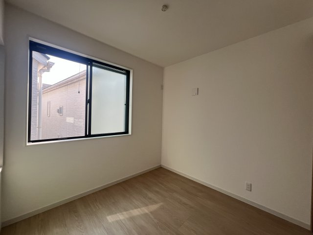 外観見た目も大事です！【鶴見区北寺尾7丁目】新築戸建の洋室|コンパクトで使いやすい洋室です