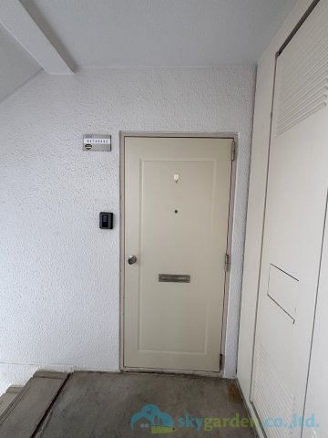 エクレール二宮 B棟の玄関