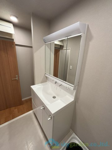 エクレール二宮 B棟の独立洗面台
