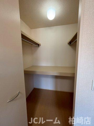 柏崎市東本町３丁目のアパートの収納