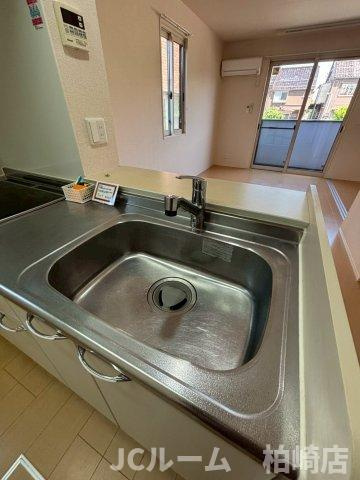 柏崎市東本町３丁目のアパートのキッチン