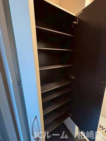 柏崎市東本町３丁目のアパートの収納