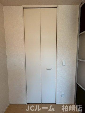 柏崎市東本町３丁目のアパートの収納