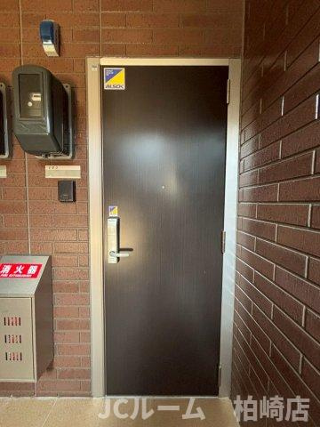 柏崎市東本町３丁目のアパートの玄関