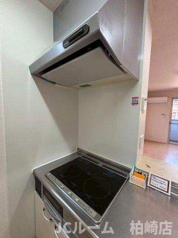 柏崎市東本町３丁目のアパートのキッチン