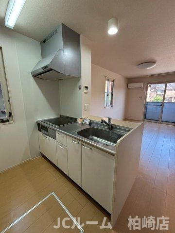 柏崎市東本町３丁目のアパートのキッチン