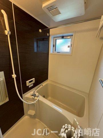 柏崎市東本町３丁目のアパートの浴室