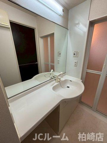 柏崎市東本町３丁目のアパートの洗面所
