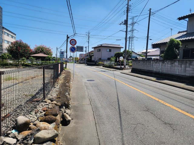 高崎市上豊岡町売土地の前面道路含む現地写真