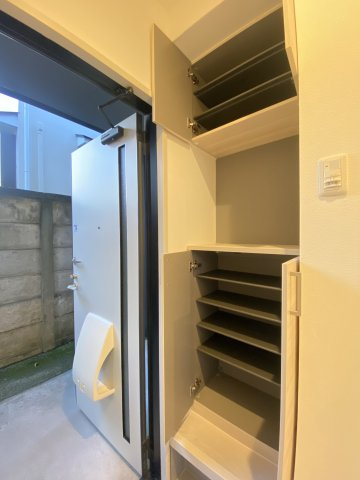 フレグランス奥沢の玄関|※工事中の写真