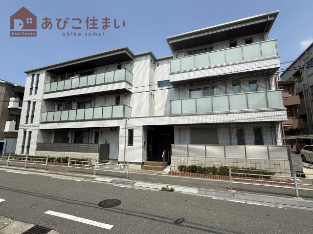 Pure Court Abixの外観