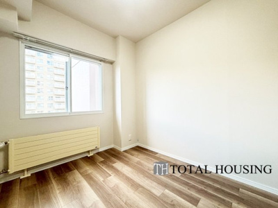 【洋室】 | コープ野村澄川第弐 | 洋室　約4.2帖
シンプルな内装はどんな家具ともぴったり。お好みのテイストに仕上げていくのも楽しみの一つです。