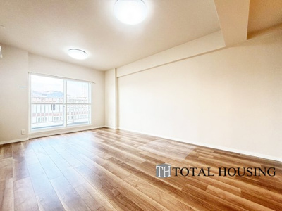 【居間・リビング】 | コープ野村澄川第弐 | 温もりある自然光を感じていただけるリビングです。飽きのこないナチュラルなデザインの空間は、色褪せることのない心地良さを作ります。