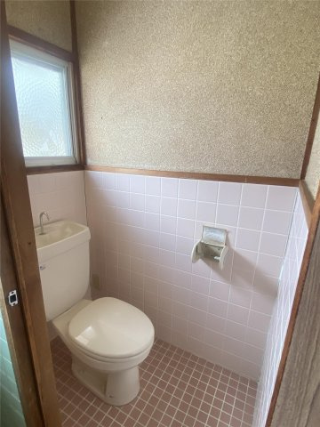 姫路市御立西２丁目の一戸建てのトイレ