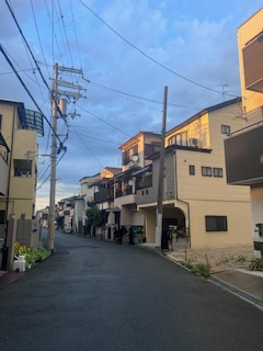 売土地　大東市南津の辺町（建築条件無し更地）の前面道路含む現地写真