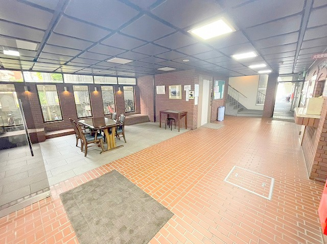 G・Sハイム新大阪のエントランス