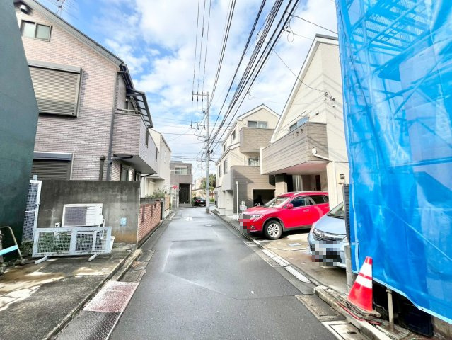 豊島区長崎5丁目　新築戸建　全2棟の前面道路含む現地写真|2025.10.09撮影

ご内見希望・資料請求などお気軽にお問い合わせ下さい！
03-5990-5201