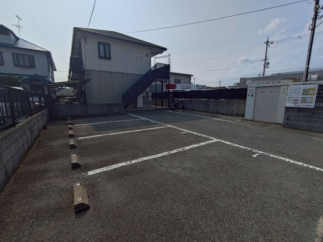 パークハイツさつきの駐車場