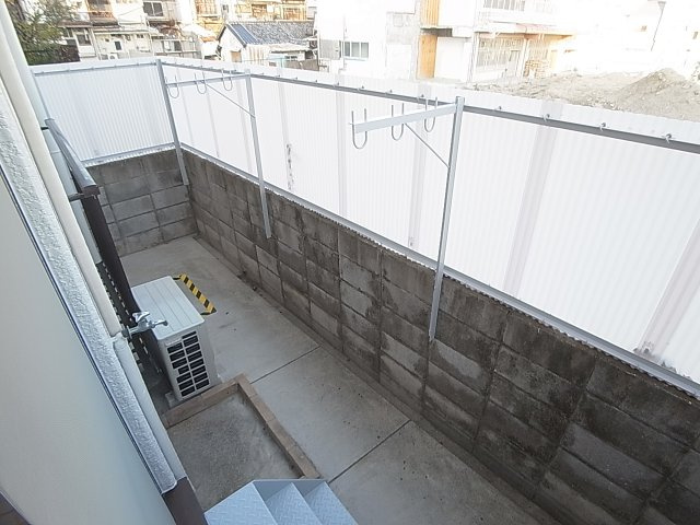 神戸市兵庫区下三条町の賃貸マンションのバルコニー|広めのバルコニー日当り良好です