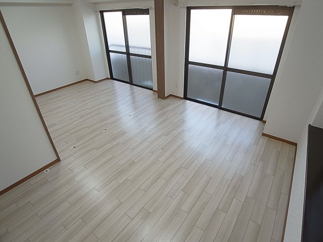 神戸市兵庫区下三条町の賃貸マンションの内装|白基調の明るく綺麗な内装はオススメ