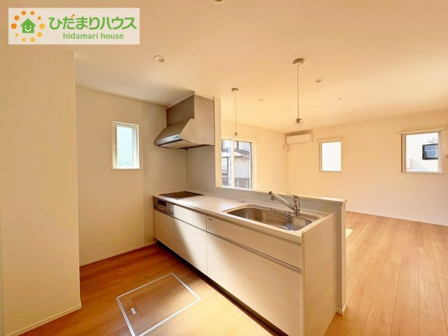 日立市東金沢町1丁目　新築戸建　2号棟のキッチン|リビングを見渡せるキッチンはお子様を見ながらでも料理が出来て安心ですね☆
