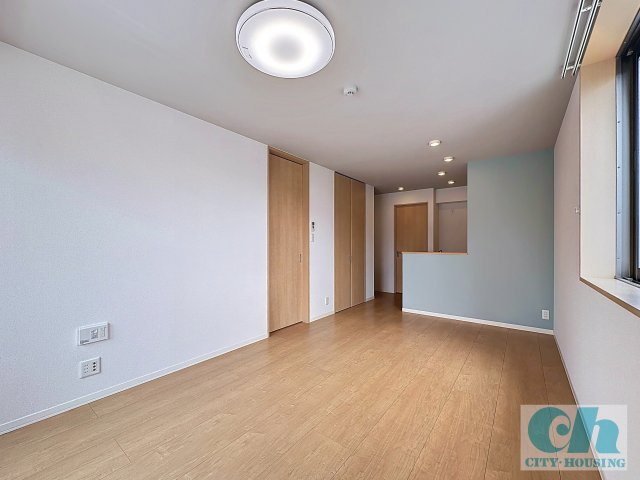 コモーダ大森南 305号室の居間・リビング