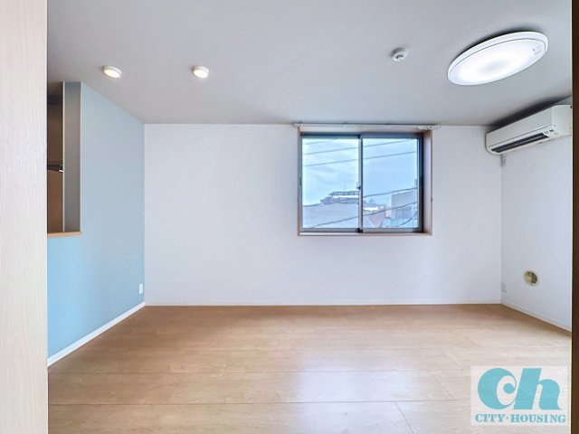 コモーダ大森南 305号室の居間・リビング