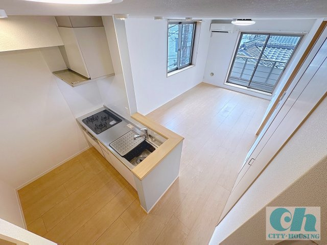 コモーダ大森南 305号室の居間・リビング