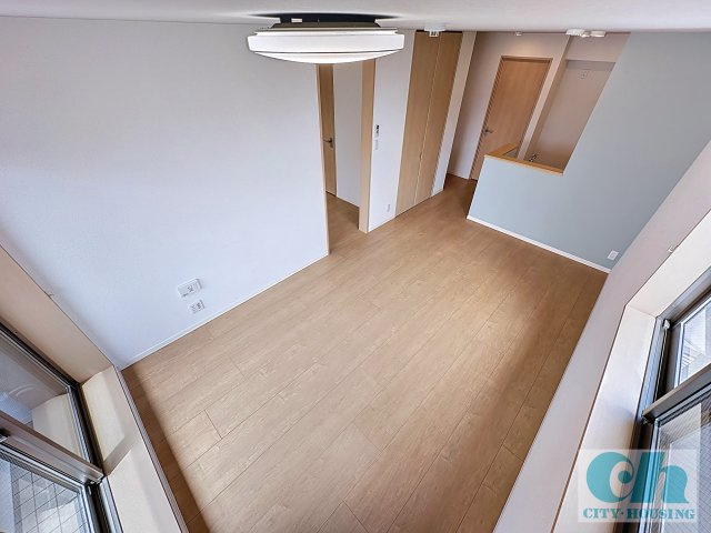 コモーダ大森南 305号室の居間・リビング