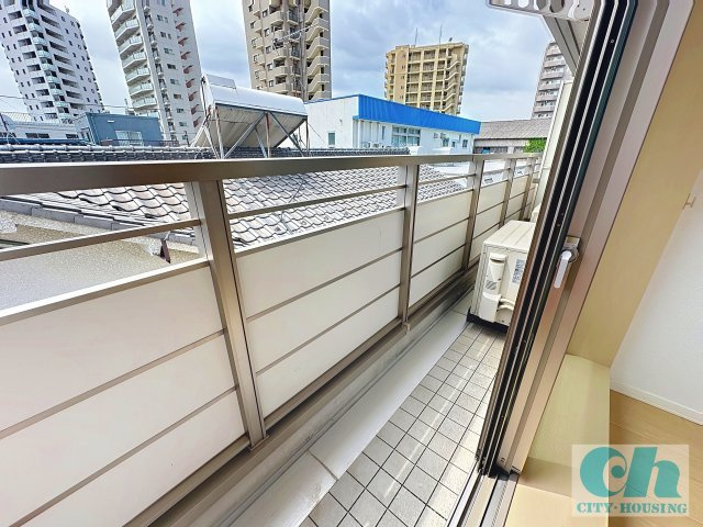 コモーダ大森南 305号室のバルコニー