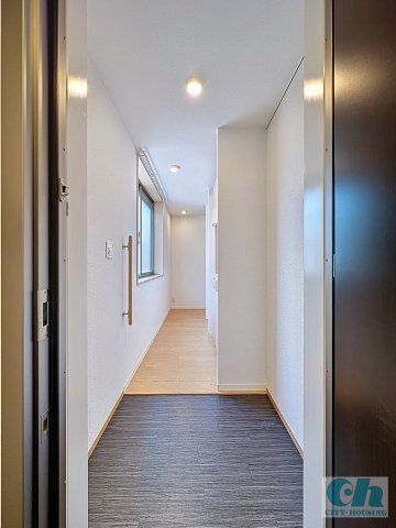 コモーダ大森南 305号室の玄関