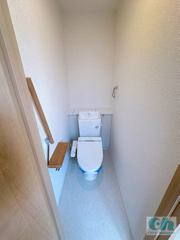 コモーダ大森南 305号室のトイレ