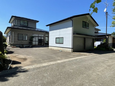 【外観】 | 【中古戸建て】井川町八田大倉 | 落ち着いた雰囲気の外観。ゆとりある敷地の一戸建て